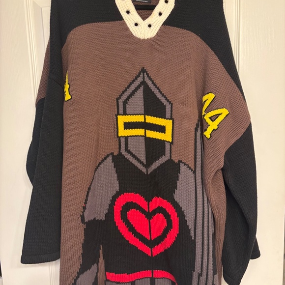 Dressed in lala sweater - Picture 3 of 6